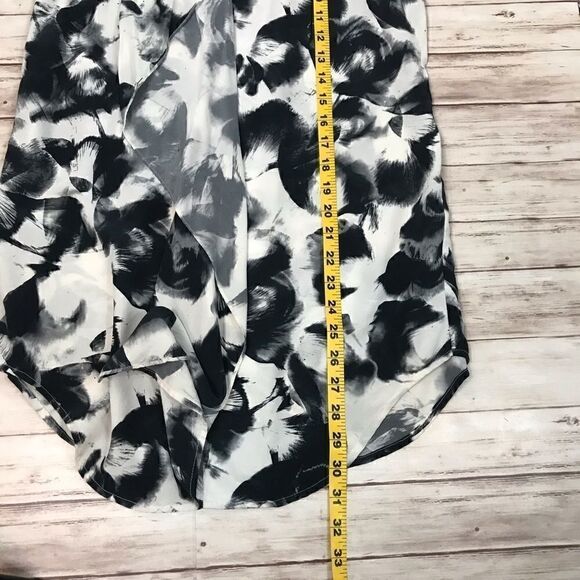 Leith Black White Floral Sleeveless 100% Silk tank - Picture 8 of 8